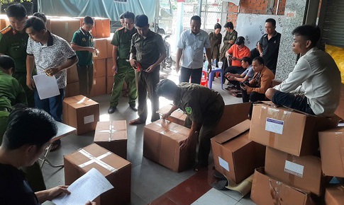 Phát hiện kho hàng hơn 7,7 tấn hàng gồm sữa, rượu, thực phẩm bảo vệ sức khỏe không giấy phép