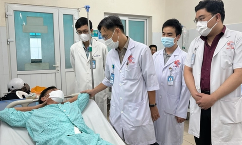 Giải thoát bệnh nhân khỏi bướu mỡ to gấp đôi quả dừa
