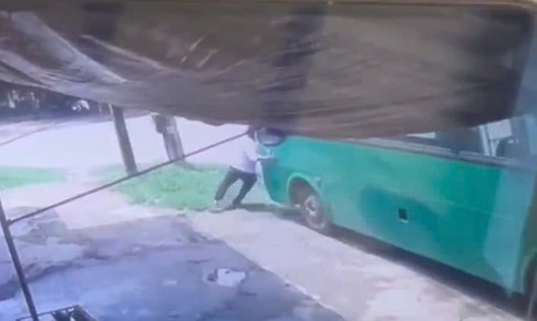 Video: Xe buýt Mai Linh trôi tự do làm một người tử vong