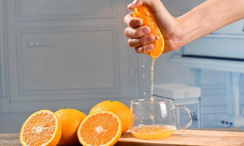 Uống nước cam hay ăn cam cả quả tốt hơn?