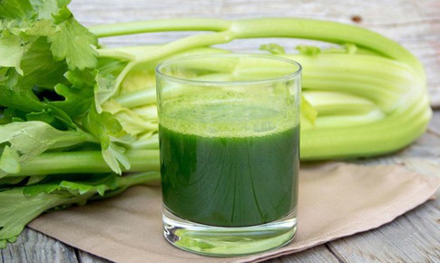 Nước ép cần tây có tác dụng phụ không?