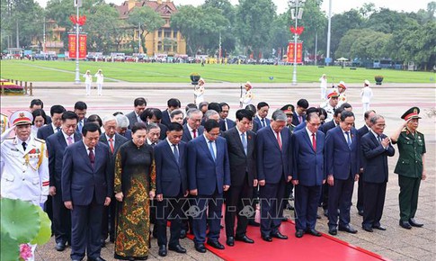 Lãnh đạo Đảng, Nhà nước vào Lăng viếng Bác