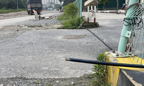 Hà Nội: Dân lắp vòi tưới nước trên 'con đường đau khổ' Nguyễn Cảnh Dị