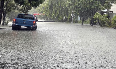 Nhiều khu vực xuất hiện mưa d&#244;ng