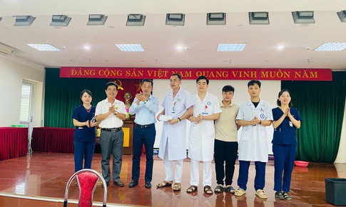 Khen thưởng kíp y bác sĩ bị hành hung vẫn cứu kịp thời bệnh nhi 12 tuổi sốc phản vệ