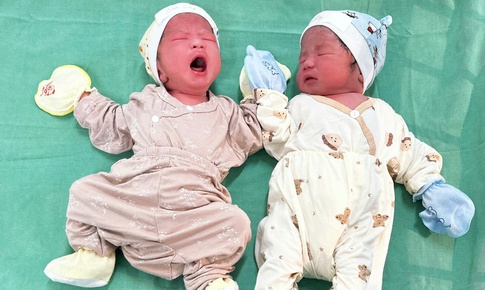 Bệnh viện 354 mổ đẻ thành công cho sản phụ 52 tuổi mang thai đôi bằng IVF, bác sĩ khuyến cáo điều gì?