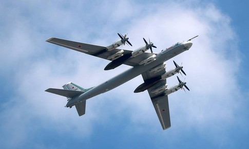 Nga tăng cường oanh tạc cơ Tu-95MS ở Bắc Cực