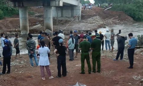 Đi tắm suối, 7 học sinh bất ngờ gặp nạn đuối nước