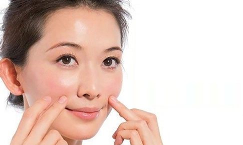 6 thói quen hằng ngày giúp giảm nếp nhăn quanh miệng