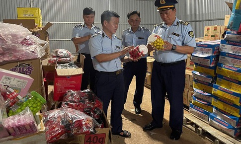 Cao Bằng: Thu giữ trên 5.000 sản phẩm mỹ phẩm không rõ nguồn gốc và thực phẩm nhập lậu