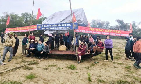 Phạt nặng doanh nghiệp bị tố khai thác cát ‘vượt’ giấy phép trên sông Lam