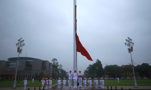 Trang nghiêm Lễ thượng cờ rủ Quốc tang nguyên Chủ tịch nước Trần Đức Lương