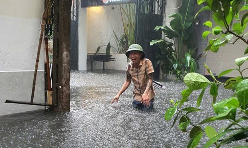 Hà Nội bắt đầu mưa lớn, nguy cơ ngập úng nhiều khu vực