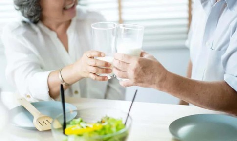 4 thay đổi chế độ ăn uống để ngăn ngừa loãng xương
