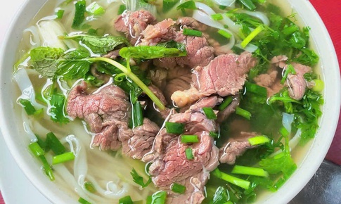 Quán phở đồng loạt tăng giá, khách chuyển sang bánh mỳ, bún riêu