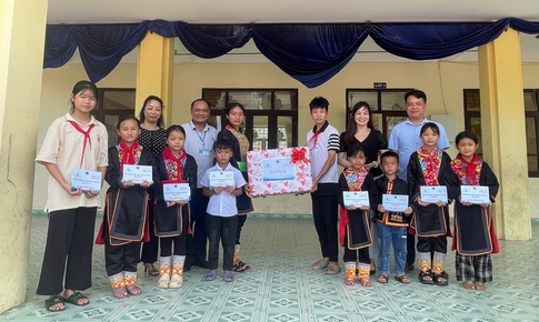 Trao học bổng, thăm hỏi, tặng quà cho hàng nghìn trẻ em có hoàn cảnh khó khăn