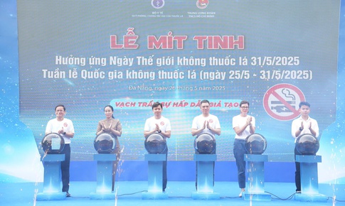 Sử dụng thuốc lá là một trong những mối đe dọa sức khỏe cộng đồng lớn nhất thế giới phải đối mặt