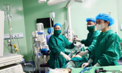 Cấp cứu thành công thai phụ 26 tuần bị xoắn u nang buồng trứng