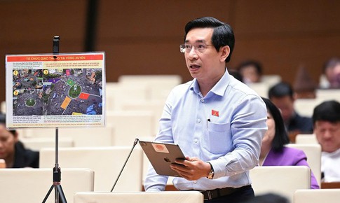 Ngồi quan sát xe cộ ở vòng xoay lớn, ĐBQH 'nảy' ý tưởng giảm ùn tắc giao thông