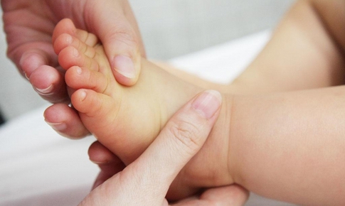 Trẻ sơ sinh bị vàng da có biểu hiện thế nào?