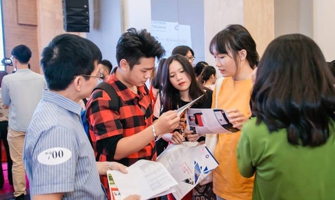 Mỹ tạm dừng phỏng vấn visa du học, học sinh và phụ huynh cần làm gì?