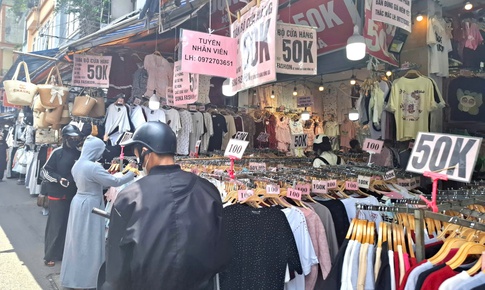 Khu chợ đầy hàng gắn mác thương hiệu nhưng giá rẻ 'giật mình'