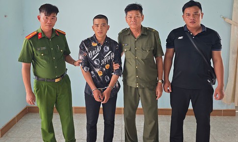 Người dân hỗ trợ công an tóm gọn gã đàn ông trộm xe máy