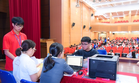 Điểm mới tuyển sinh Y Dược 2025: Cơ hội cho thí sinh C00, D01, A01