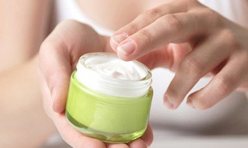 Bộ Y tế yêu cầu các nền tảng mạng xã hội, sàn thương mại điện tử siết quản lý mỹ phẩm tự chế