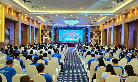 'Vạch trần sự hấp dẫn giả tạo'