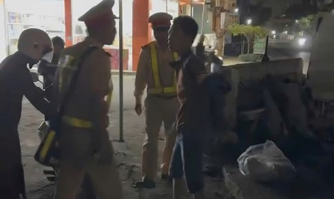 Bắt khẩn cấp đối tượng chửi bới, tát vào mặt CSGT khi vợ bị dừng xe kiểm tra