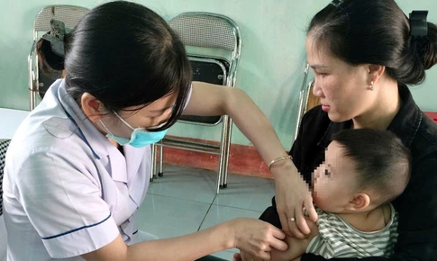 Gần 10.000 trẻ em Hà Tĩnh được tiêm vaccine phòng sởi