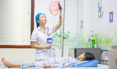 Khi điều dưỡng viên, kỹ thuật y trở thành bạn tâm tình và 'người nhà' của người bệnh