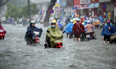 Hà Nội có thể mưa dông mạnh kèm lốc sét chiều tối nay