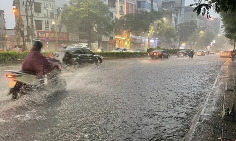 Khẩn cấp cảnh báo mưa dông rất lớn ở nhiều khu vực do khối khí nóng và lạnh giao tranh