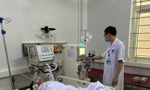 Cứu sống người đàn ông ở Hà Tĩnh bị ngộ độc rượu nặng