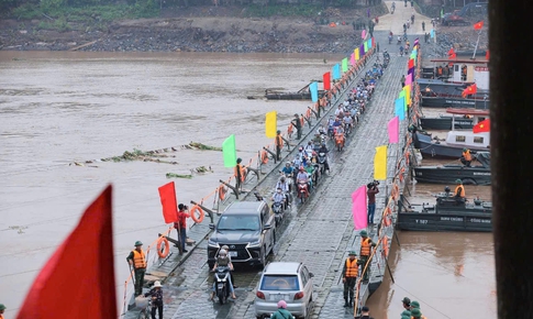 Tạm dừng hoạt động cầu phao Phong Châu do lũ thượng nguồn