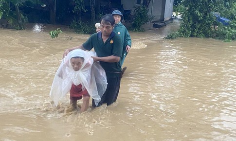 Chuyên gia chỉ rõ điểm bất thường của cơn bão số 1 đang hoành hành trên Biển Đông