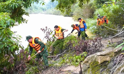 Tin mới nhất vụ vợ chồng trẻ mất tích giữa sông Chảy