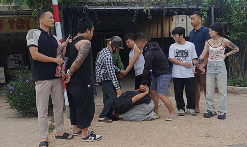 Nhóm đối tượng người nước ngoài dùng bình xịt hơi cay cướp ô tô trên cao tốc