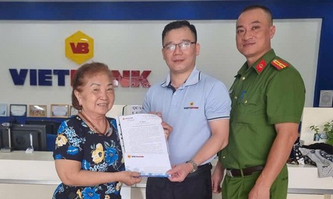 Hành động của cụ bà ở Hải Phòng khi nhận được 300 triệu chuyển khoản nhầm
