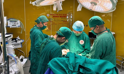 Ca mổ sọ não đặc biệt cứu bệnh nhân 75 tuổi thoát liệt