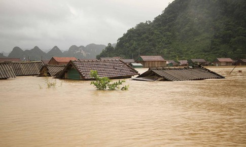 Mưa lũ giữa tháng 6 ở miền Trung là điều rất dị thường