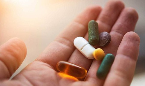 3 nhóm thuốc không nên uống cùng omega-3