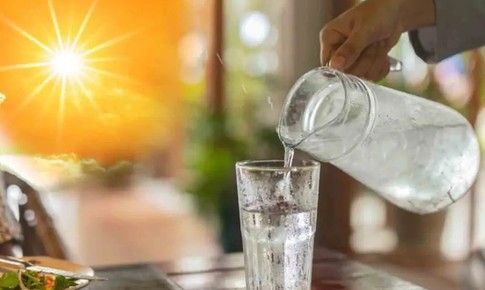 6 bí quyết uống nước đúng cách trong mùa hè