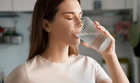 Chuyên gia chỉ cách uống nước đúng và đủ trong mùa nóng
