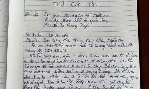 Chiến sĩ CSGT dũng cảm lao xuống dòng sông chảy xiết cứu nam sinh đuối nước