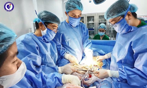 Ca mổ đón trẻ sơ sinh có cân nặng 5,2kg tại Hải Phòng