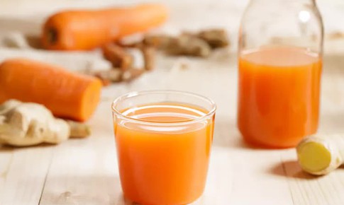 Uống nước ép cà rốt và gừng mỗi ngày có tác dụng gì?