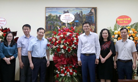 Thứ trưởng Bộ Y tế Lê Đức Luận chúc mừng các cơ quan báo chí nhân kỷ niệm 100 năm Ngày Báo chí Cách mạng Việt Nam
